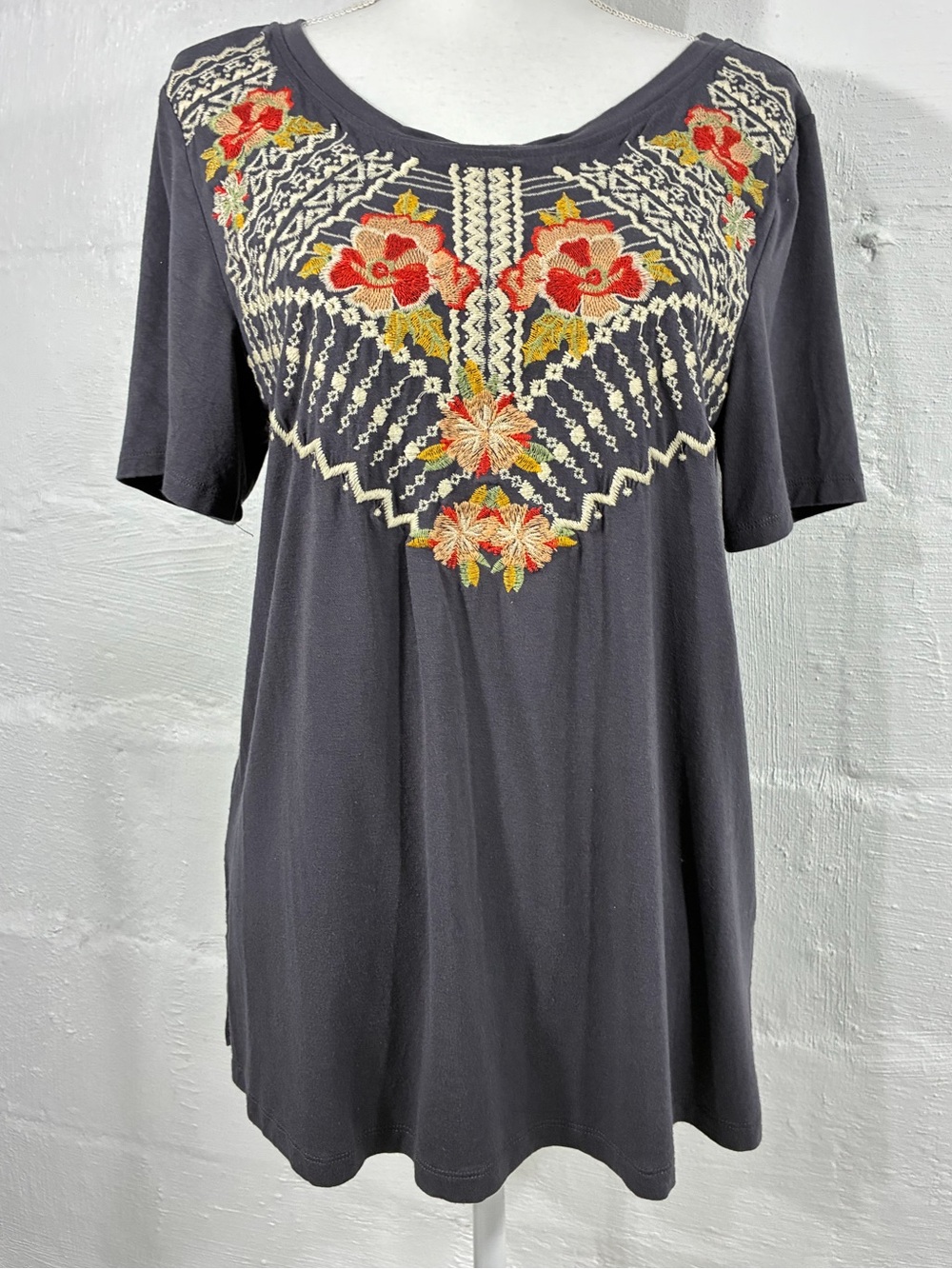 JODIFL EMBROIDERED TOP